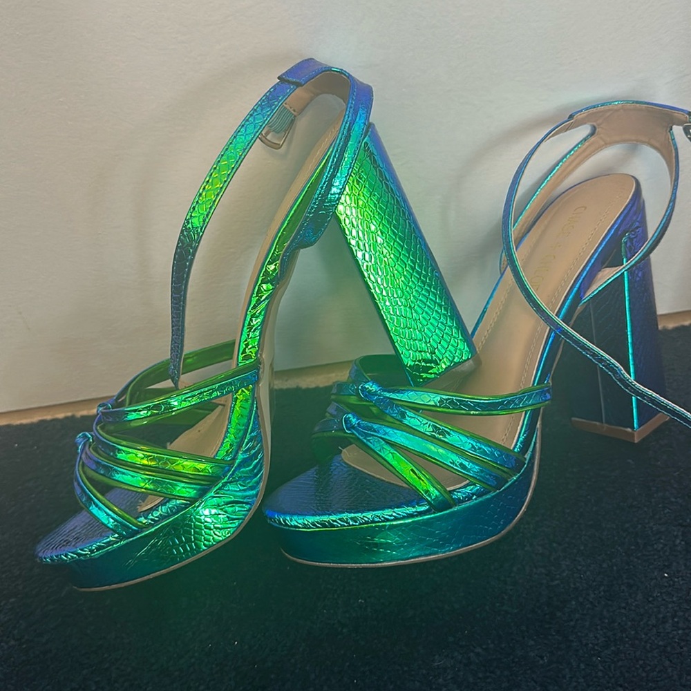 Chase & Chloe 8.5 platform metallic high heels